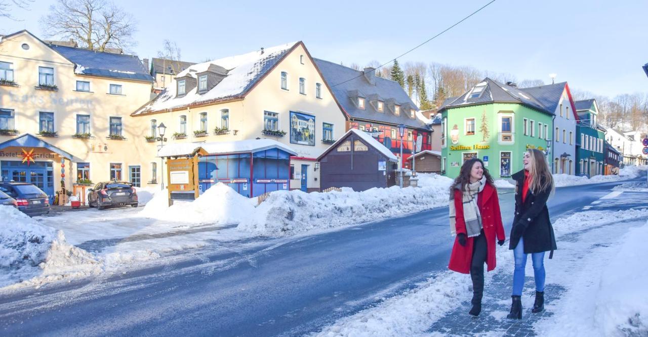 Hotel Erbgericht Buntes Haus Seiffen Exterior foto